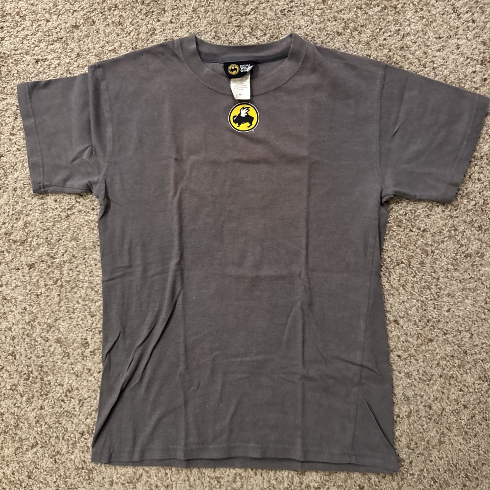 Buffalo Wild Wings Employee T Shirt Size M Gray Graphic Print Worker Uniform